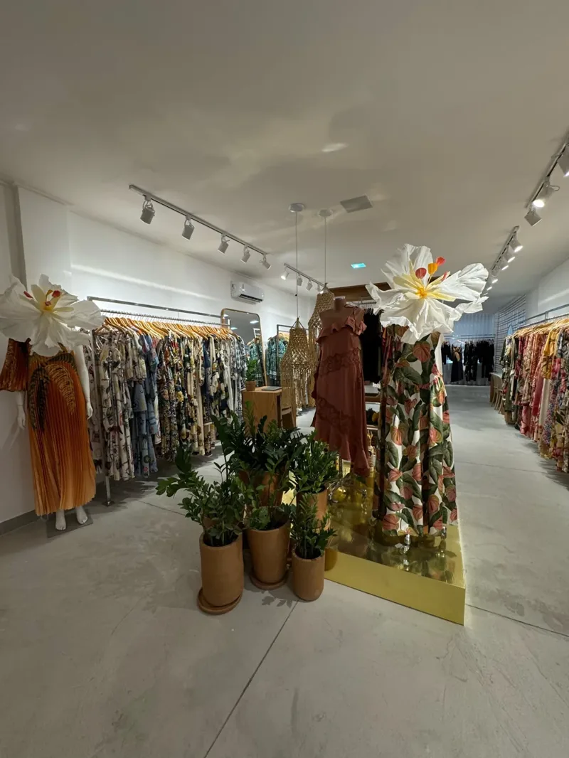 Coleções e decoração do showroom Low Profile + Dreams